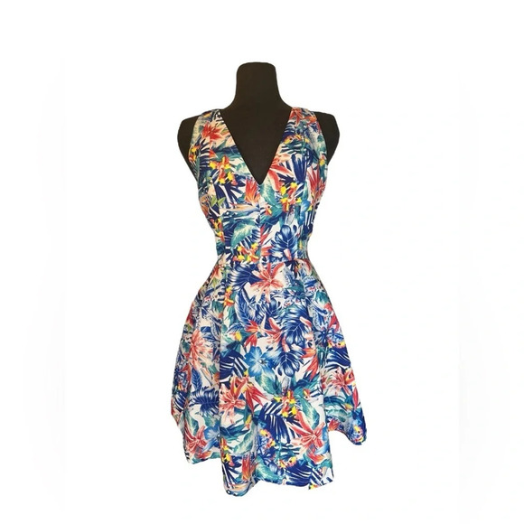 Romeo and Juliet Couture Criss Cross Back Tropical Print Fit and Flare Dress M - Picture 2 of 6